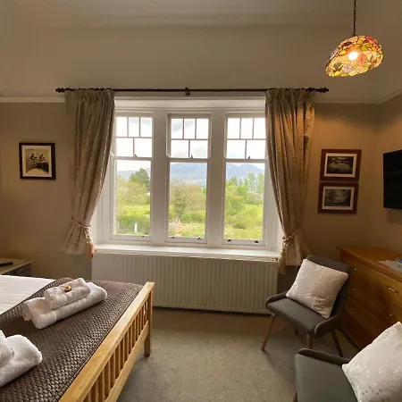 Nocleg ze śniadaniem Lakeside Country 4*